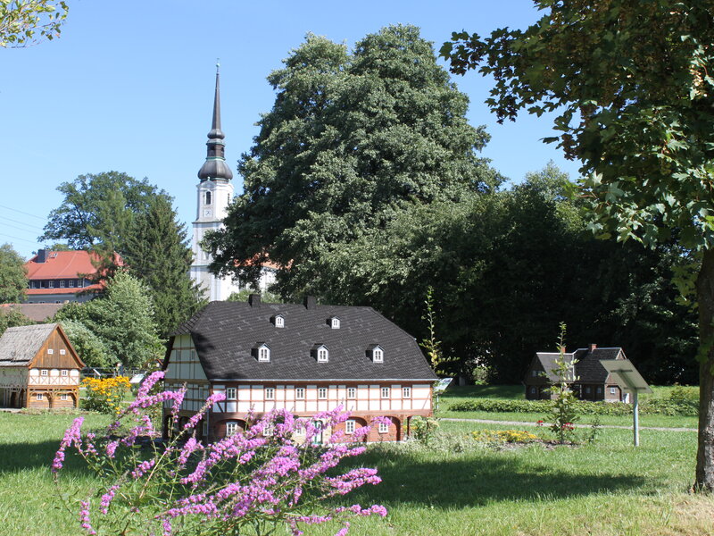 Park s hrázděnými domy