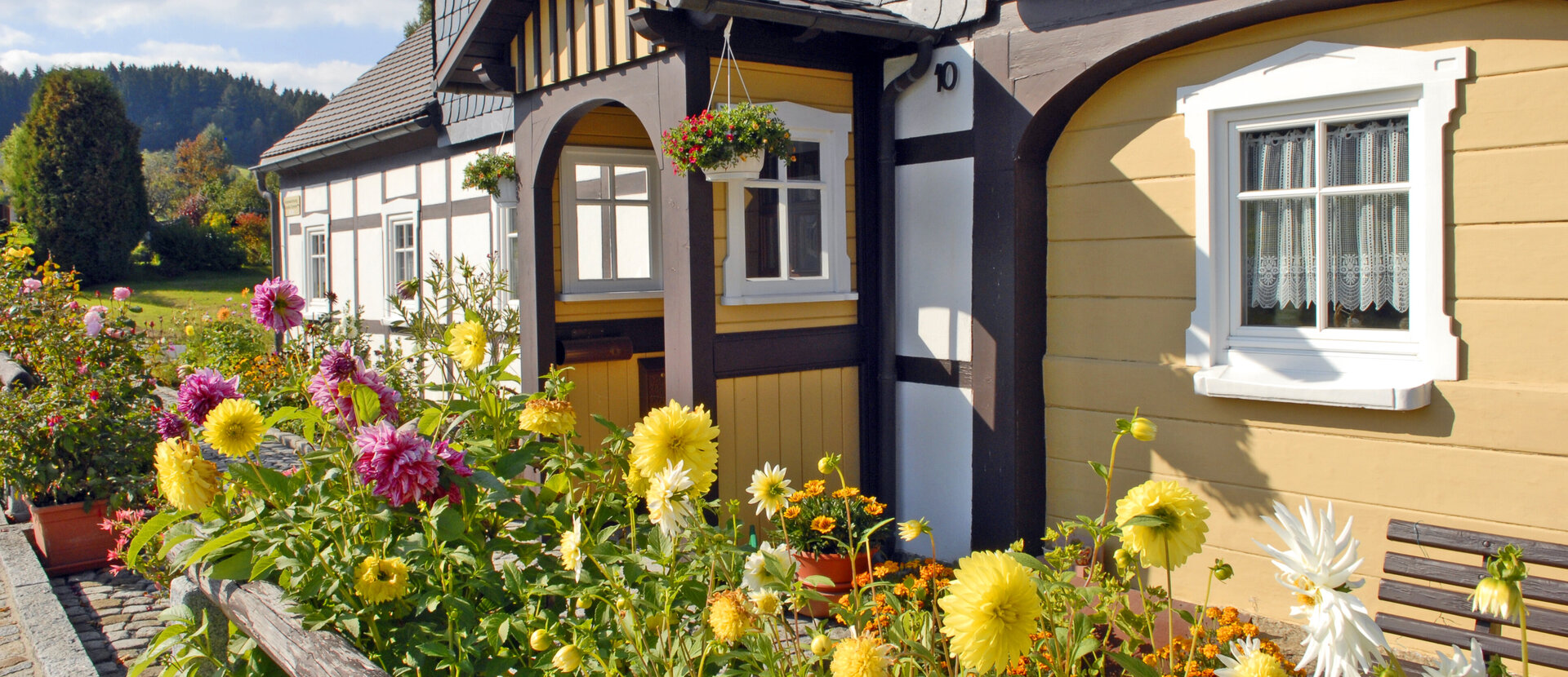 typisches Umgebindehaus der Oberlausitz (Foto: Uwe Schwarz) typisches Umgebindehaus der Oberlausitz (Foto: Uwe Schwarz)