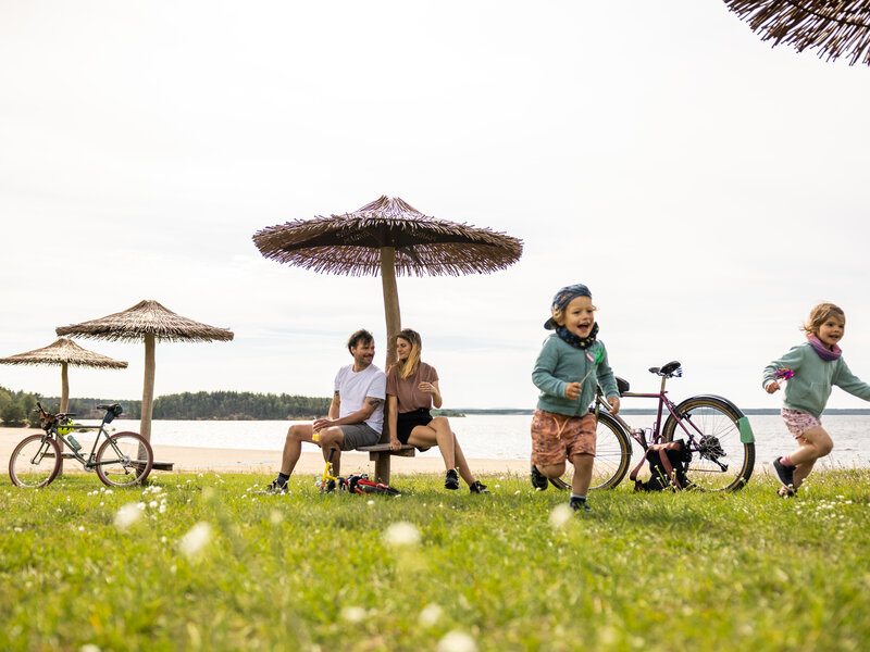 Cycling vacationer Baerwaldersee family