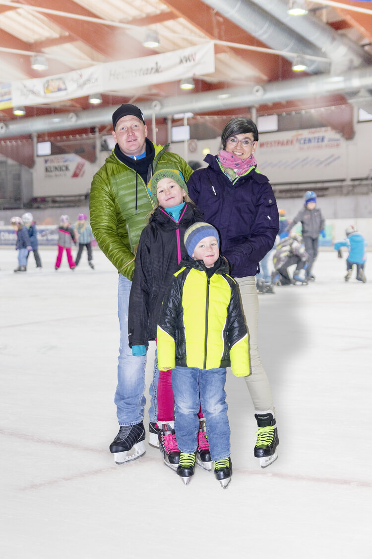 Sparkassen Arena – Kindertobeland und Eissport-Arena in Jonsdorf