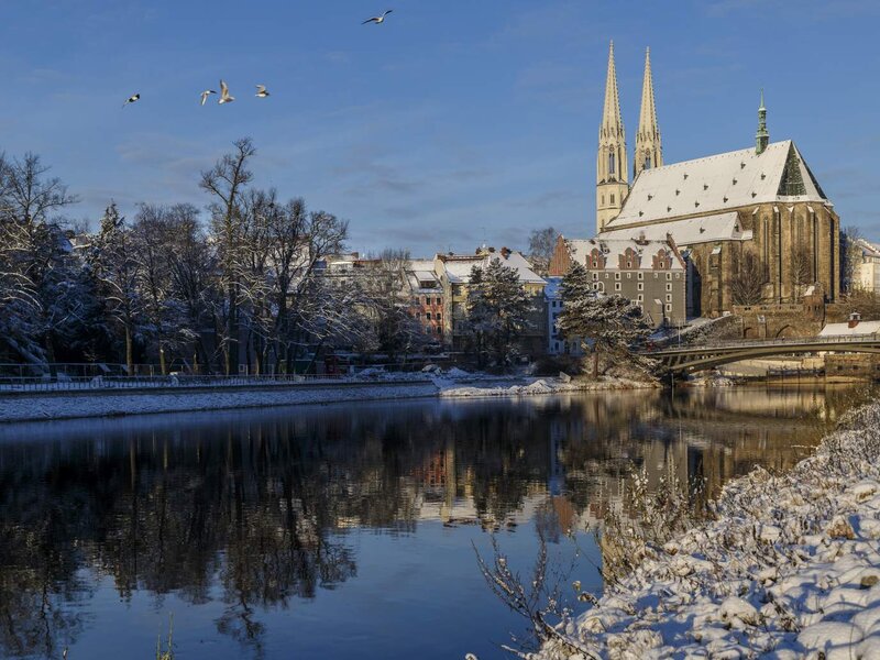 Goerlitz Winter Neisseufer Peterskirche Altstadtbruecke