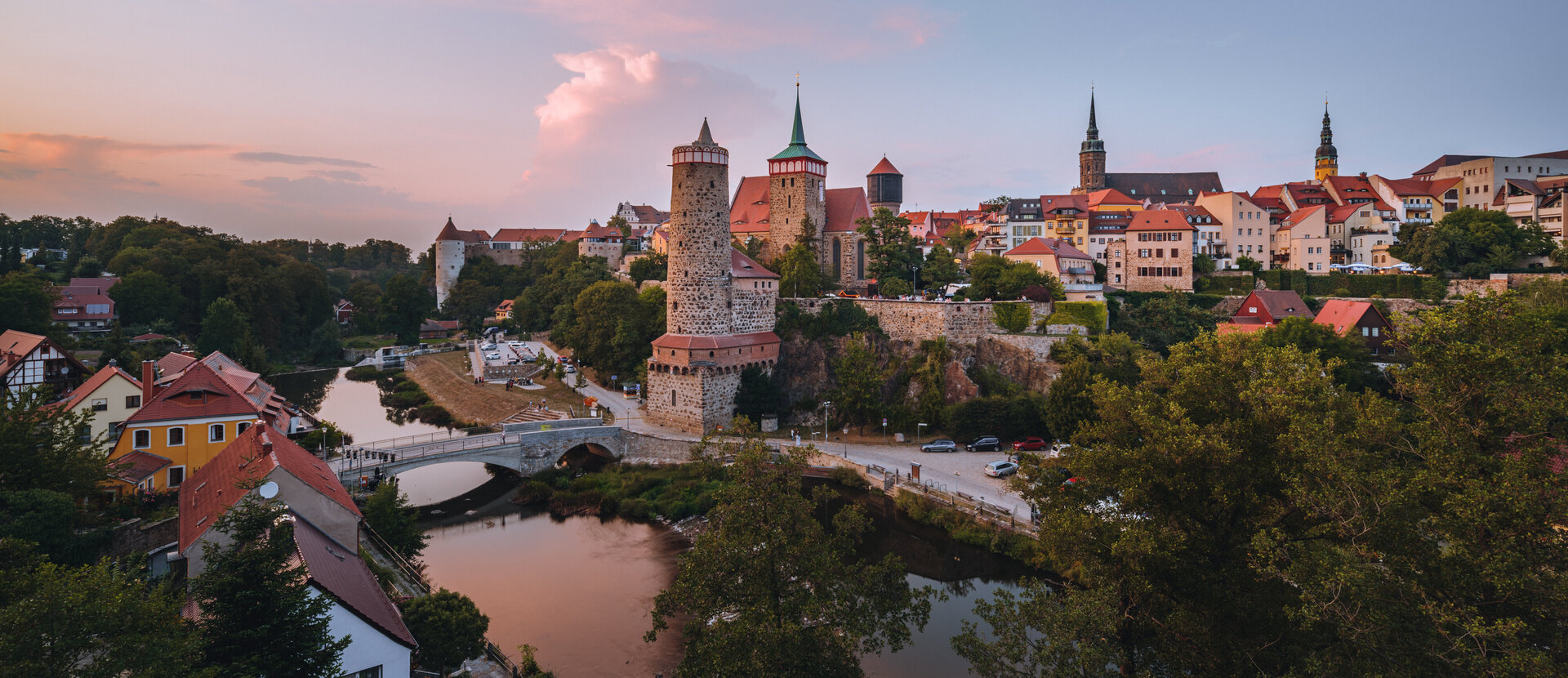 Budziszyn ze Szprewą, sztuką wodną i kościołem św. Michała
