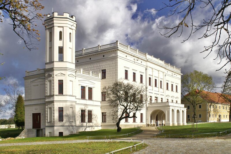 Schloss Krobnitz im Herbst