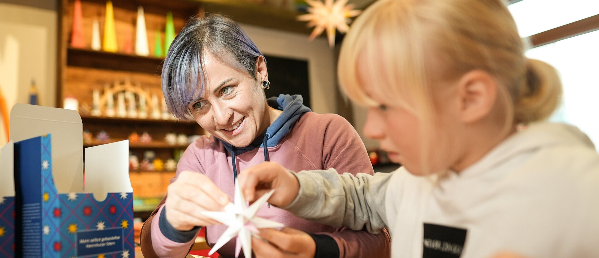 Výroba hvězdiček Herrnhut Výroba hvězdiček Herrnhut