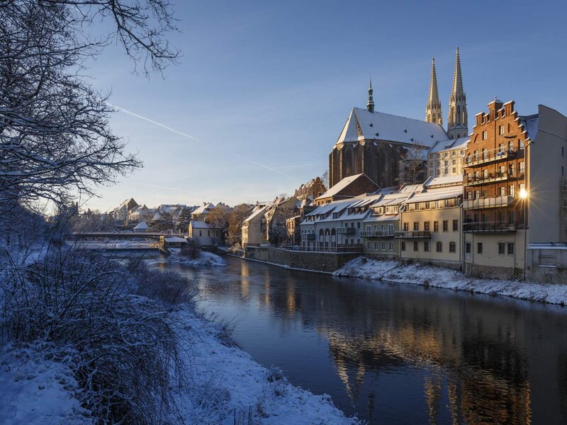 Goerlitz Winter Neisseufer Peterskirche