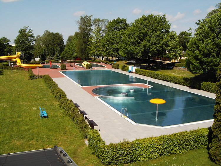 Rekreační bazén Reichenbach / OL s kluzištěm