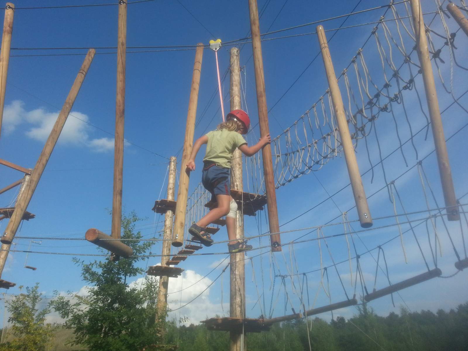 Wysoki park linowy przy zbiorniku wodnym Bautzen