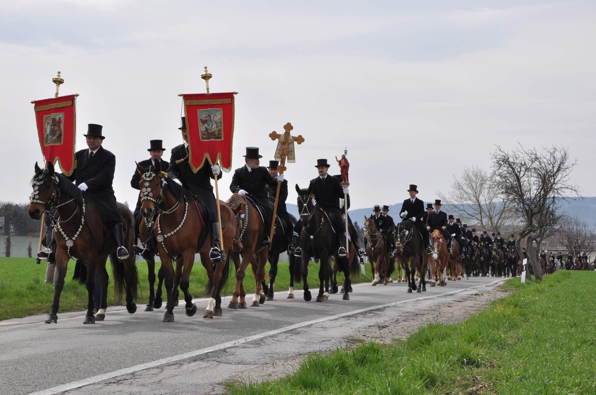 Procesja jeźdźców wielkanocnych w Niedzielę Wielkanocną w Bautzen